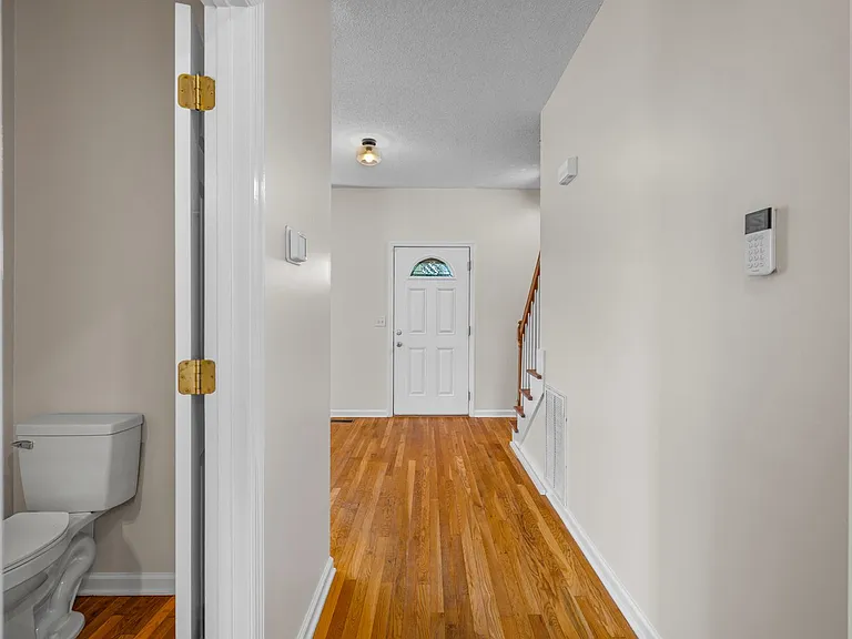 217 Derby Downs Dr — Photo 32