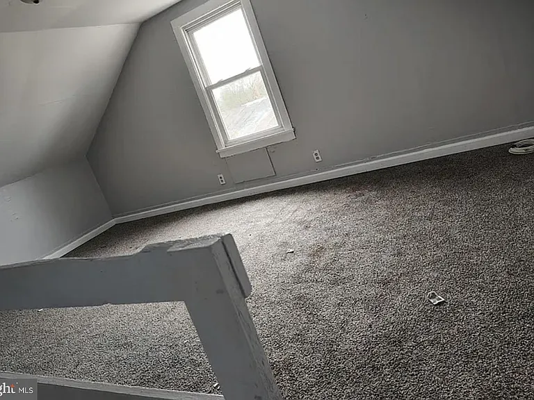 527 Sassafras St — Photo 3