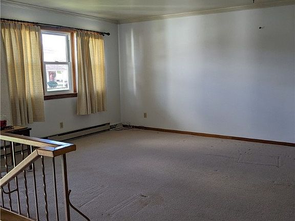 4th image of 201 Hickory St