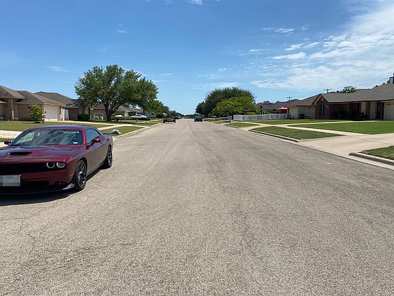 5th image of 3205 Christie Dr