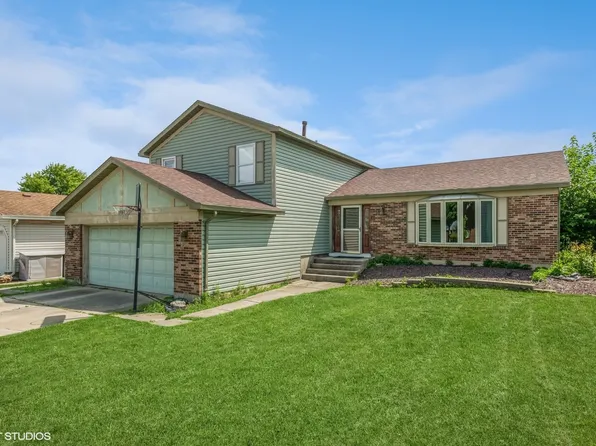 1933 Slayton Ln, Glendale Heights, IL 60139