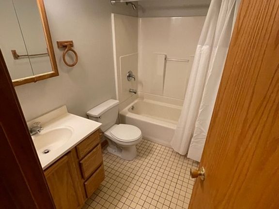 4th image of 930 W Rollins Rd #932-F
