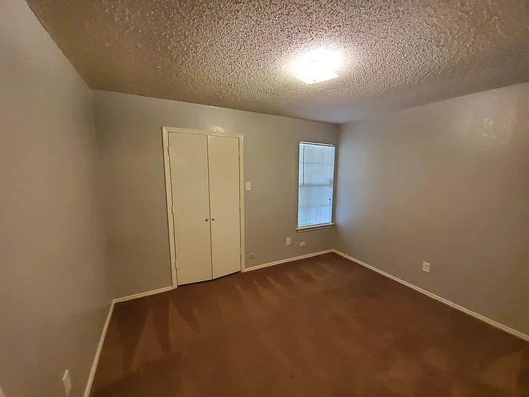 10212 Hillhouse Ln — Photo 5