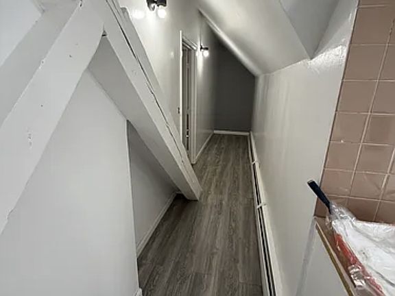 2nd image of 870 Pine