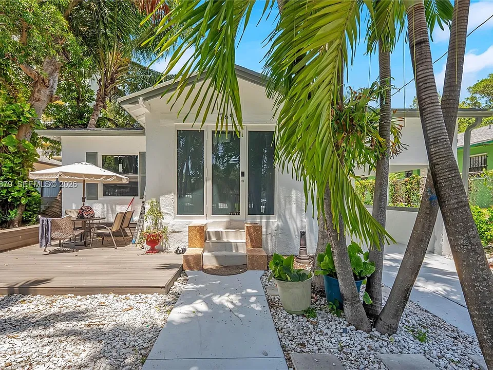 769 NW 10th St