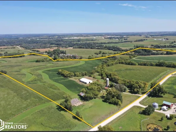 Valdres Rd, Decorah, IA 52101