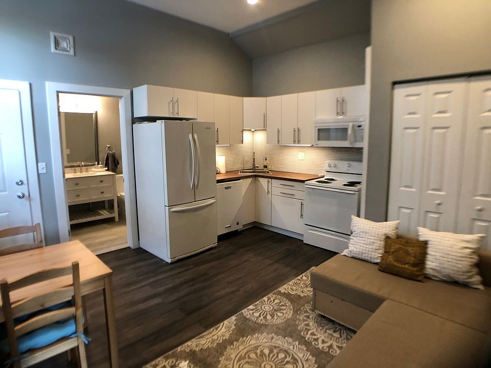 1st image of 1537 Poplar St APT 1A