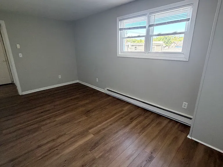 451 Main St #4 — Photo 9