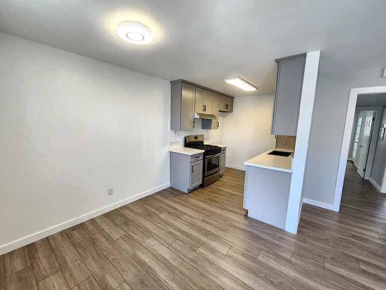 1520 Freeman Ave — Photo 13