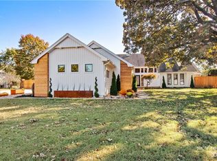1304 NE 10th St, Bentonville, AR 72712