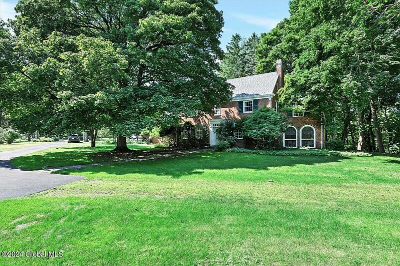 2nd image of 181 Pinewoods Avenue