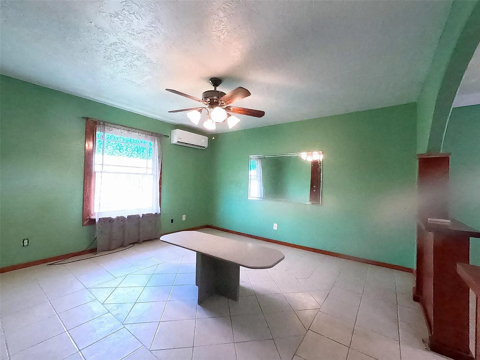 2 bed, 1.5 bath, 732 sqft, $1,200 — Photo 2
