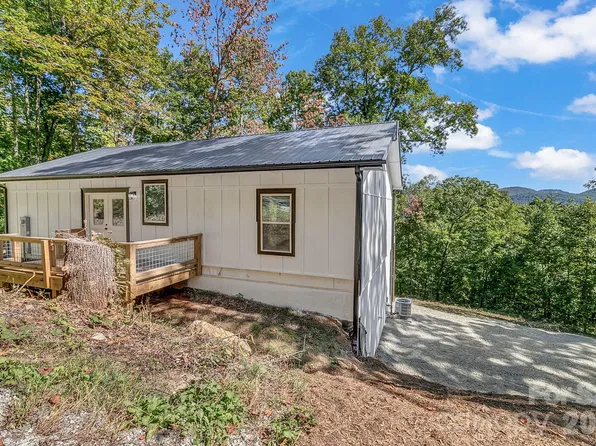 135 Bald Eagle Dr, Hendersonville, NC 28792