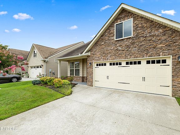 4th image of 12036 Woodhollow Ln