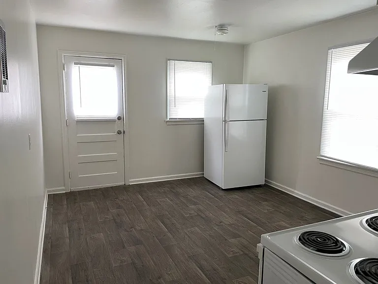 1510 Sloan St — Photo 11