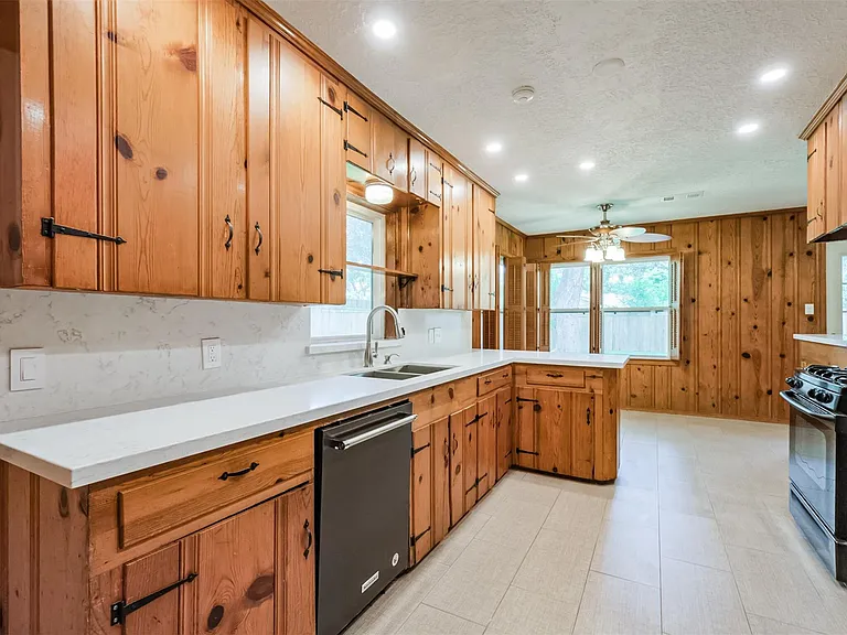 5450 Stillbrooke Dr — Photo 9