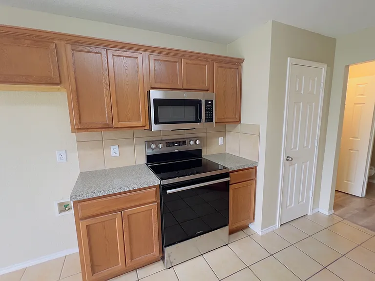 1210 Antoinette Dr — Photo 6