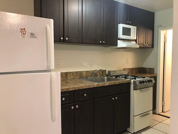4th image of 24 SW 13th St APT 3