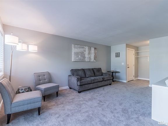 4th image of 12235 SE 56th St #216
