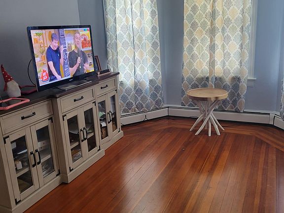 4th image of 1146 Plainfield St Floor 2