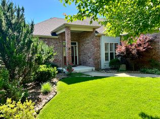 1207 Ledgestone Cir, Branson West, MO 65737