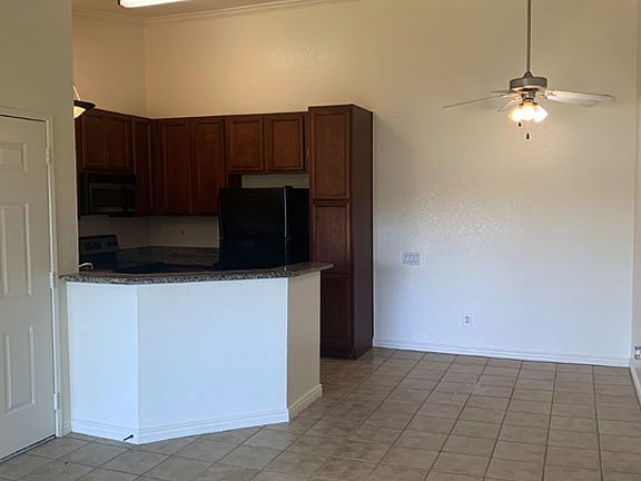 4th image of 78650 Avenue 42 APT 112
