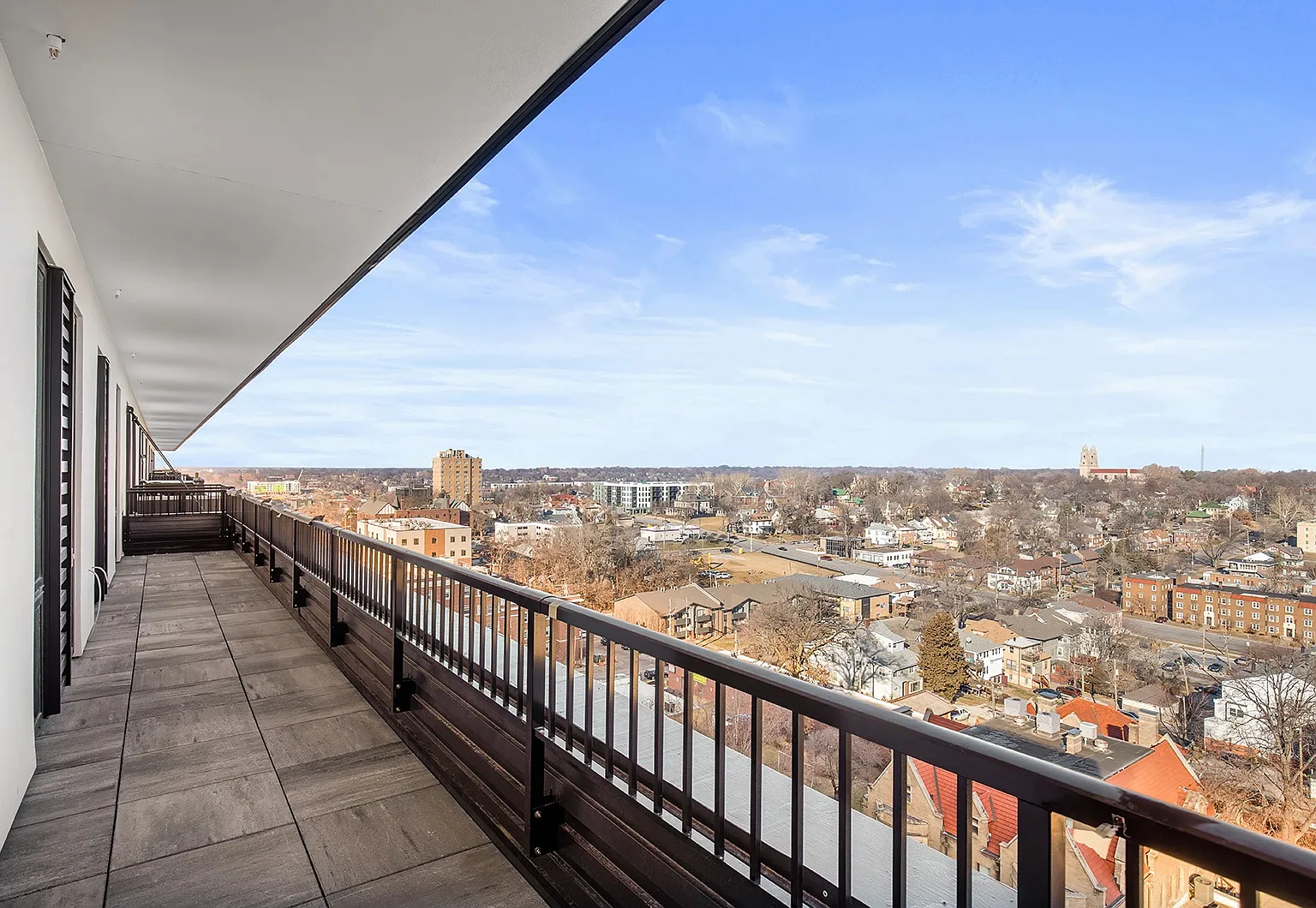 37 West Farnam — Photo 2
