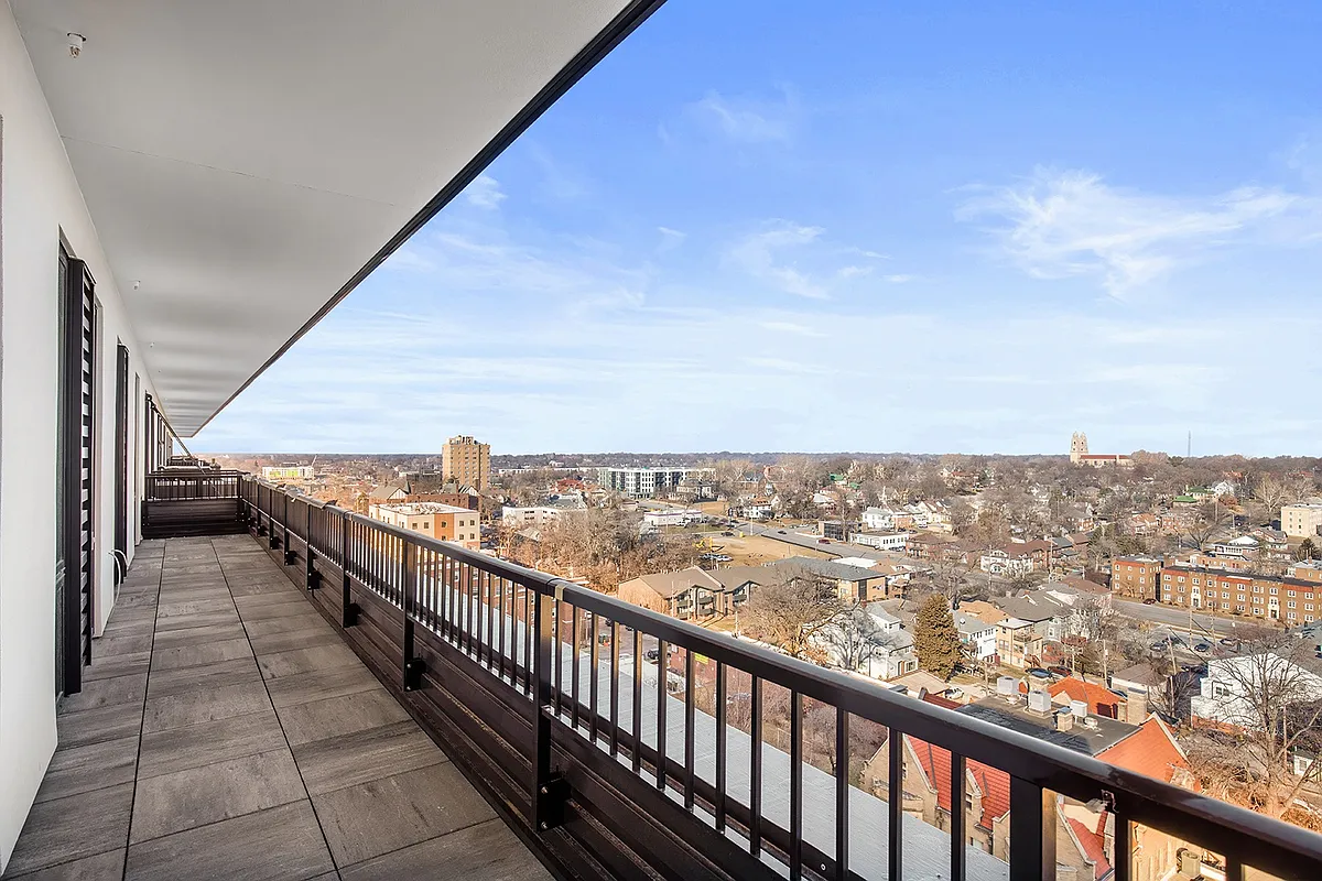 Building Photo - 37 West Farnam