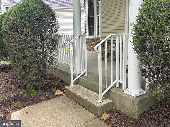 2nd image of 14 Hummingbird Dr