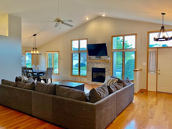 3rd image of 8818 Bluebird Dr #1