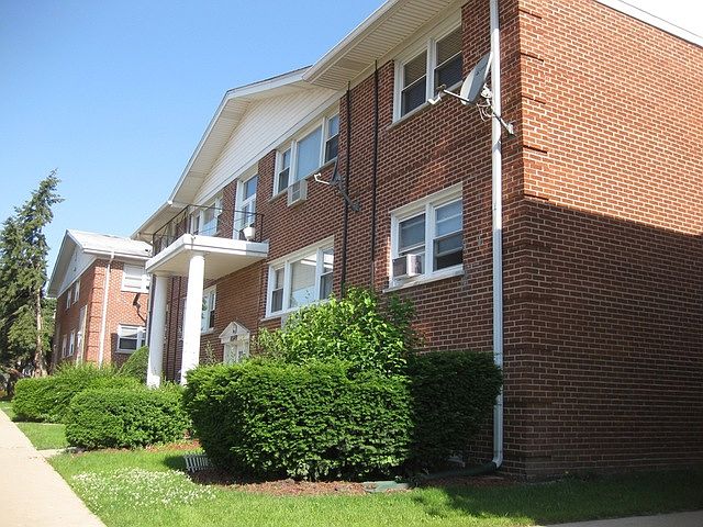 1st image of 10114 W Hartford Ct #2D