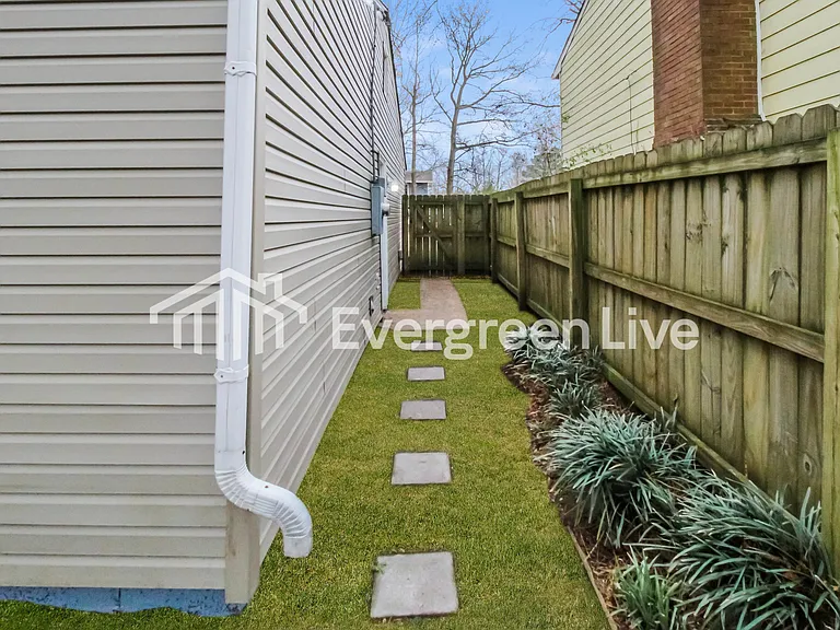 1448 Winslow Ave — Photo 15