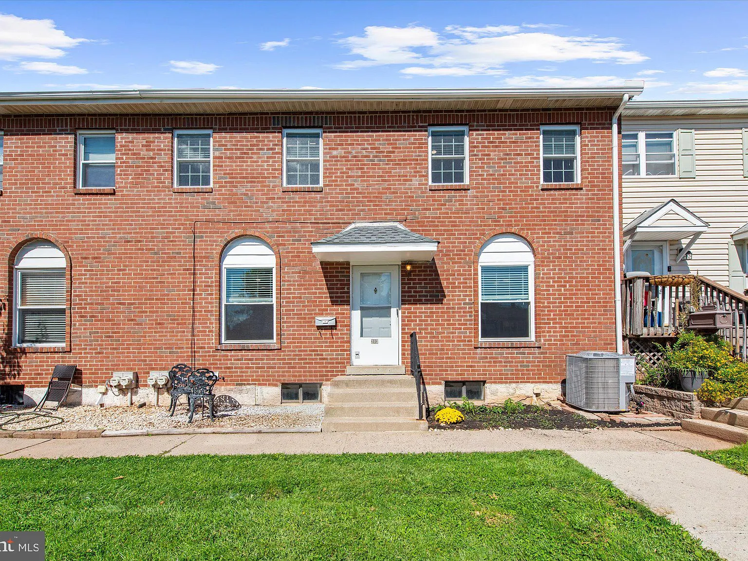 2 bed, 1.5 bath, 1626 sqft, $2,450 — Photo 3