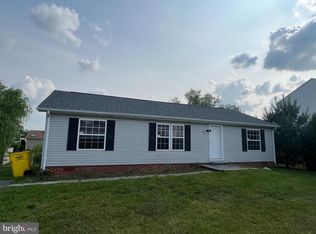 37 Thayers Gull Dr, Martinsburg, WV 25405