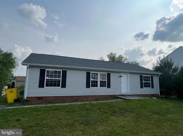 37 Thayers Gull Dr, Martinsburg, WV 25405