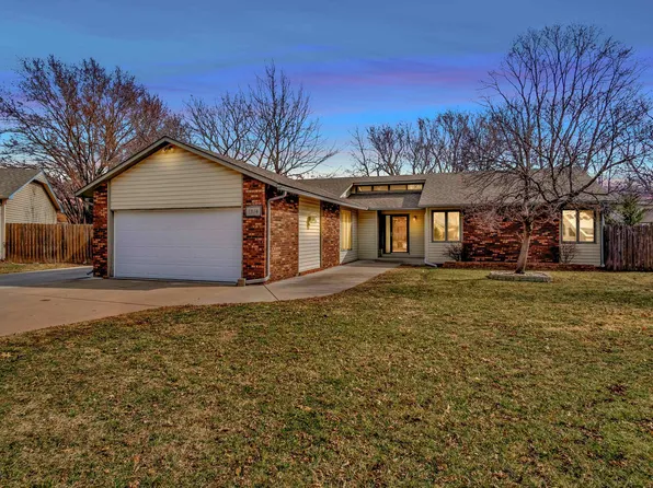 1514 N Fieldcrest Cir, Wichita, KS 67212