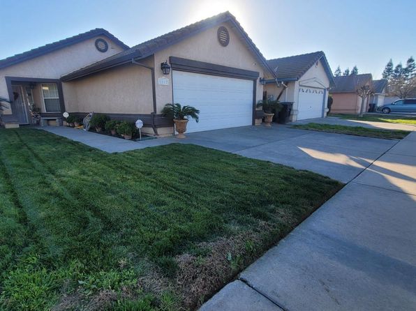 1117 La Mesa St, Escalon, CA 95320
