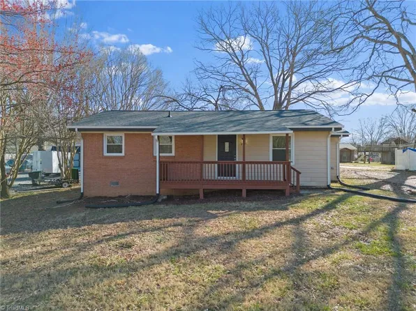 210 Sunset Dr, Eden, NC 27288