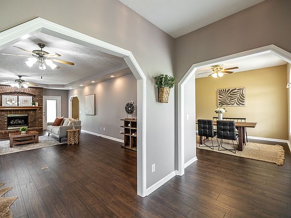 5th image of 1084 Nichols Cir E