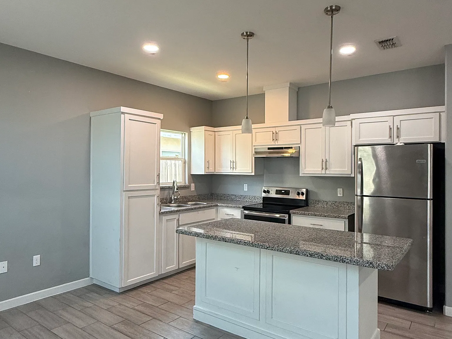 2 bed, 1100 sqft, $1,000 — Photo 4