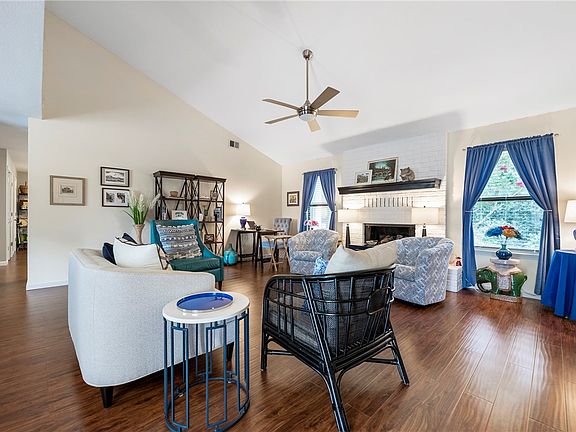 4th image of 1204 Countrywood Cir