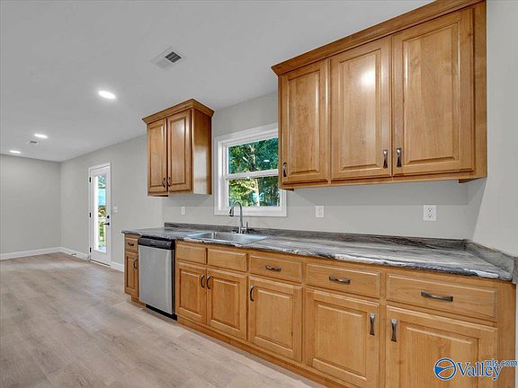 5th image of 1023 County Road 411 Grv