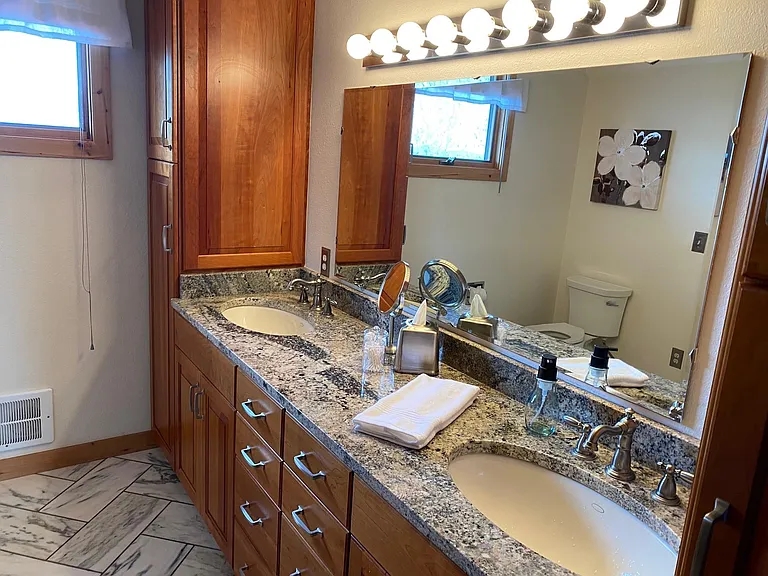 540 Shoreline Dr — Photo 7