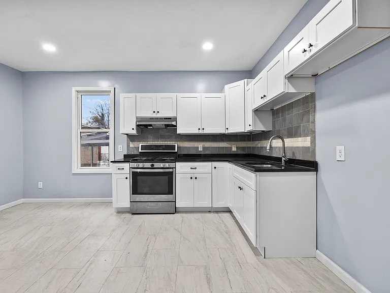 145 E 31st St #1 — Photo 1
