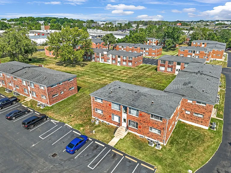 COURTYARD GARDENS APARTMENTS — Photo 27