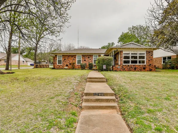 1748 Lake Shore Dr, Fort Worth, TX 76103