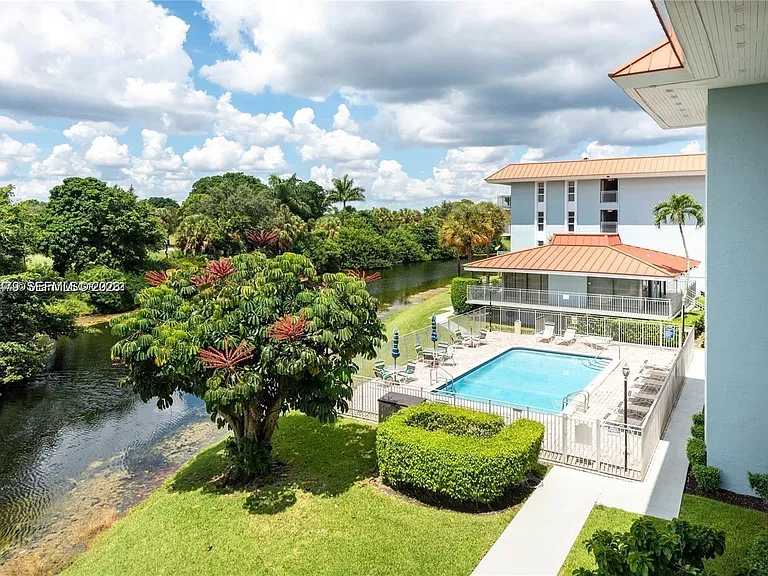405 S Pine Island Rd #308D — Photo 4