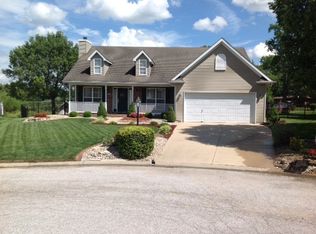 1204 Rosewood Ct, Godfrey, IL 62035