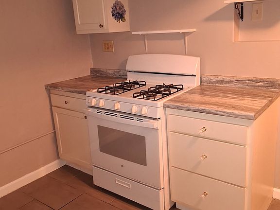 3rd image of 5664 Montgomery Rd #7