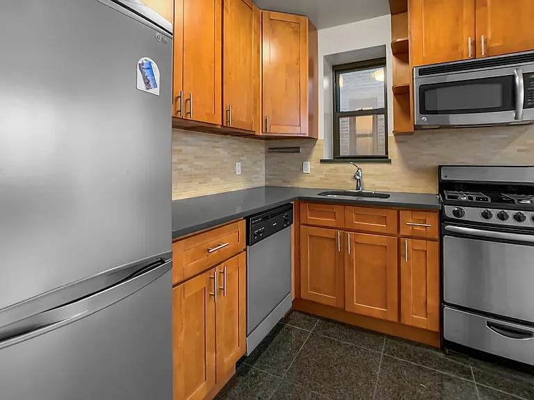 250 W 105th St #3G — Photo 4